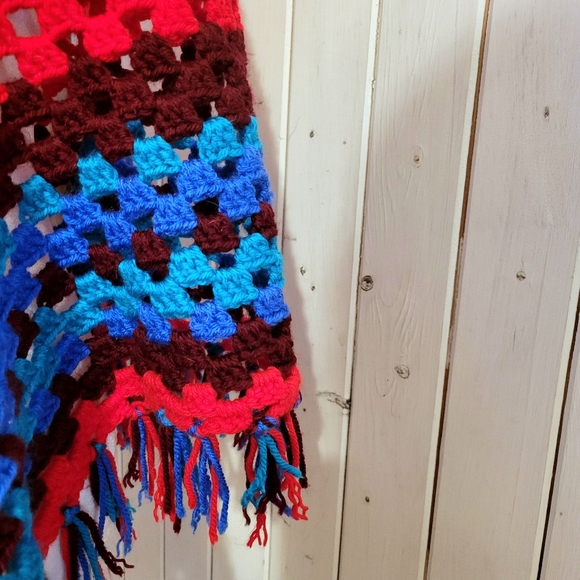 HANDKNIT FESTIVAL CROCHETED PONCHO - Picture 3 of 6